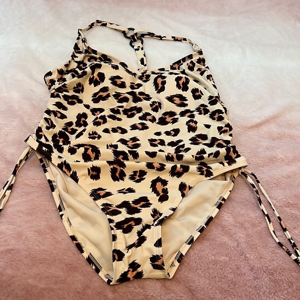 Women’s swim
